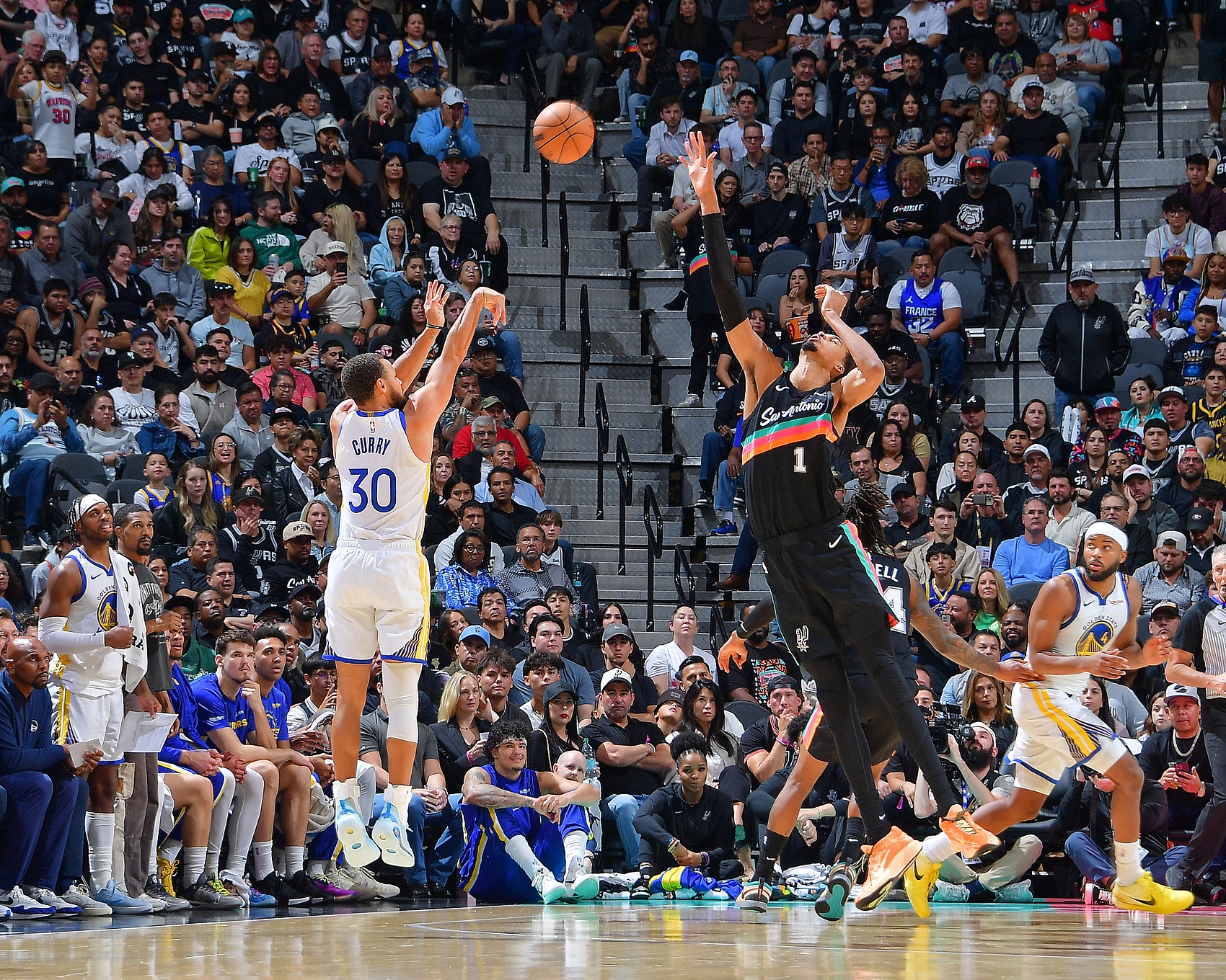 LOL下注网站app-巴特勒报销勇士梦碎！美媒建议库里联手文班 福克斯&amp;索汉等成筹码